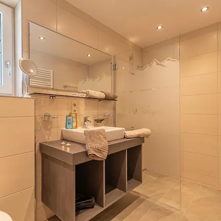 Haus Angela 4*